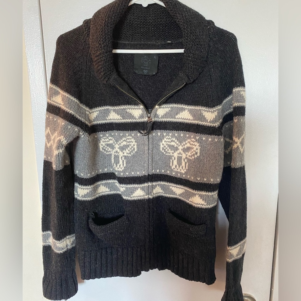 Aritzia Black and Cream Sweater